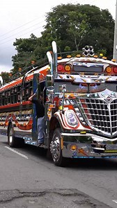 44K views · 2.8K reactions | Manejo el bus con 8 escapes de trailer que hay en Guatemala | Zainex | Facebook