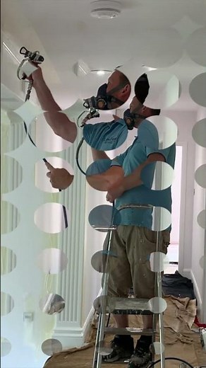 Verniciatura a spruzzo di profilo in legno con la Pompa Airless TECNOVER Testarossa Superquattromila