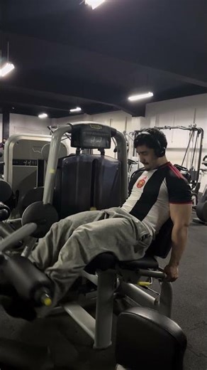 علاش الـ Leg Extension هي أهم تمرين للرجلين؟ 🦵⚡