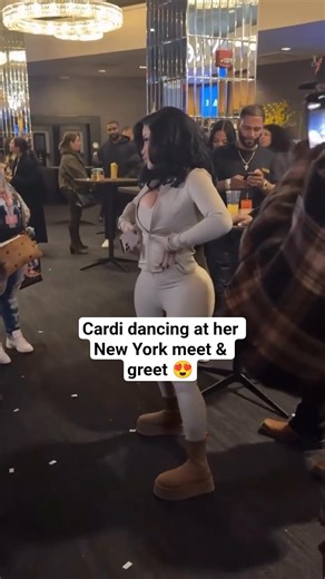 Cardi dancing at her New York meet & greet 😍