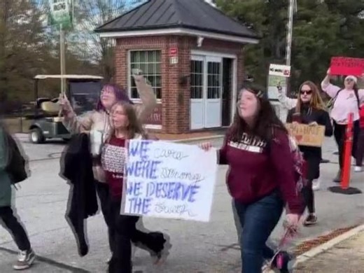 Meredith College students demand transparency, rally for deteriorating dorm conditions and job cuts