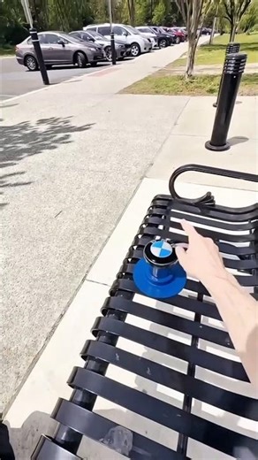 Logo BMW dicetak… dan INI yang terjadi😱