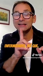En este video 🎥 te comparto mi experiencia con un análisis que reveló niveles elevados de ácido úrico 🧪. Explicaré en detalle qué es el ácido úrico 🔬 y por qué es importante mantenerlo en rangos saludables 💪. Analizaremos los valores de referencia 📊 considerados óptimos y cómo identificar si estamos en riesgo de hiperuricemia ⚠️, la condición causada por el exceso de este compuesto en la sangre 🩸. Además, profundizaré en las causas comunes de los niveles elevados de ácido úrico 🍔🍷, desde