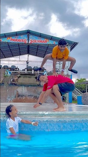 Kids in the pool when they want to play 👧🏼🏊🏼‍♀️💦🤣 #shorts #pools #funny