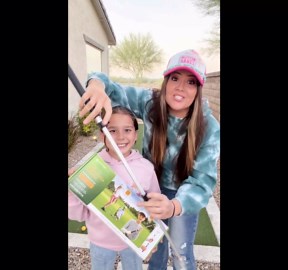 Kids Putter Set with Extendable Shaft – Adjustable Mini Golf Putter for Junior Golfers – Left & Right-Handed Training Club – Includes 3 Balls – Silver, 17"-35"