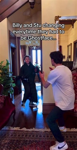 they really said quick change😂 ⚠️FAKE EVERYTHING⚠️ ##scream#ghostface#stumacher#billyloomis#halloween#cosplay#fy#fyp#foryou#foryoupage#trending#viral#stab#woodsboro#galeweathers#dewey#sidneyprescott#scream1996#halloween#scarymovies#horror#horrormovie#scarymovie#spooky#scary#horrortok#screamtok