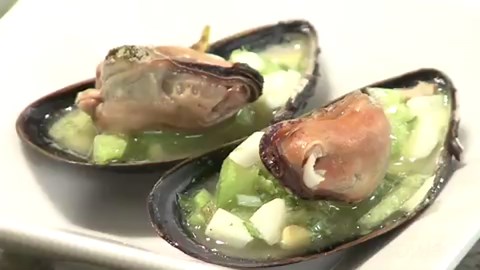 How to Cook Mussels with Tarragon Wine Vinaigrette