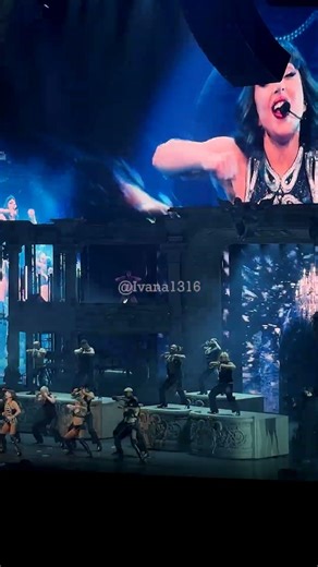 #LadyGaga interpretando "Born this way" en Barcelona, España | #shorts