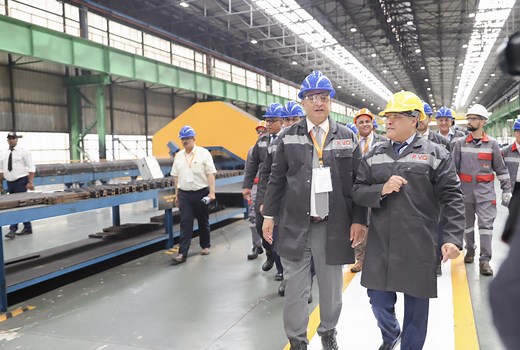 Visite officielle de l’unité industrielle de la société Riva Industries