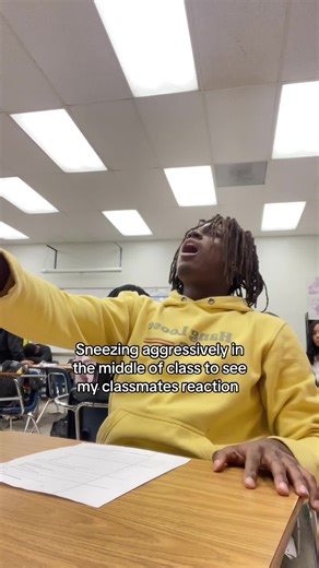 Trolling the middle of class school funny 😆 #prank #funnyvideos #school #cringe #fyp