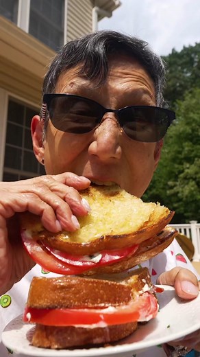 Tomato Sandwich ib: @Allison | No-Measure Recipes | tomato sandwich