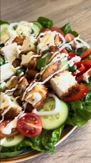 Salat mit Hähnchen und Schafskäse