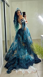 All hail the queen of sea 🌊👑🧜🏻‍♀️ For the first time ever, I have created my most in depth start-to-finish online workshop that will walk you through making this exact dress. Even if you’ve never made anything in your life—I’m going to show you how to get started, links to all the supplies/tools/materials, teach you every stitch with easy-to-follow video instructions, and even techniques that’ll will allow you to create your own fantasy gowns and designs with ease! Trust me—once you create o