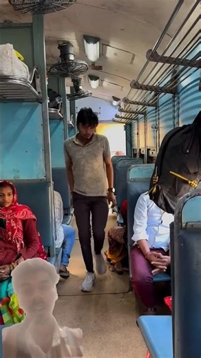 bhau ho gaya train se chori 😱😲 #ytshorts #comedy #viralvideo #trendingshorts