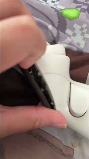 My left controller is broken😭✌️