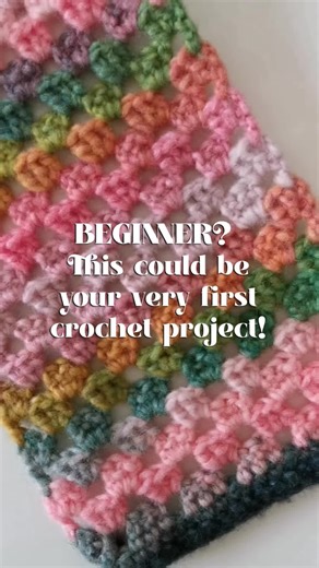 Beginner crochet scarf – step by step👇 Step 1: Choose a springy, bulky yarn. Any elastic yarn works — no special materials needed Step 2: Make a foundation chain with a stitch count multiple of 3 1. This keeps the pattern balanced Step 3: Crochet the pattern by alternating 2 double crochets and 1 chain stitch Step 4: Work the 2 double crochets into the chain space from the previous row Step 5: Repeat the pattern in a checkerboard rhythm until you reach your desired lenght Save this tutorial for