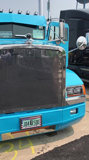 3.3K views · 217 reactions | #Freightliner #FreightShaker #FLD #OleSkool #RGTTransport #LargeCar #10LugMafia #BigRig #Flatop #Chrome #Clean #Stretched #TruckersJamboree2023 #TruckShow #I80 #WorldsLargestTruckStop | Brandon Snodgrass | Facebook