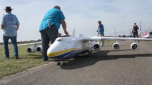 最大运输机安-225被炸毁？花25万造一架航模，没想真的能飞