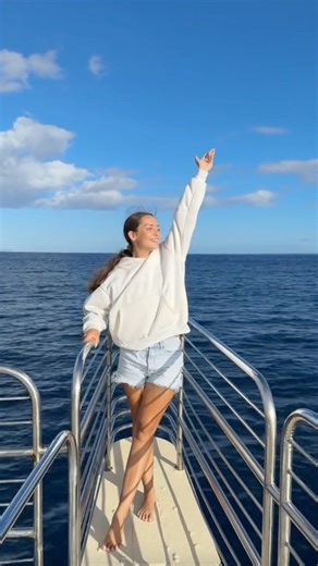 Live life to the fullest. Take this as your sign to experience the magic of Nāpali Coast with us. #NapaliCoast #KauaiVlog #GoHawaii #Travel #BlueDolphinCharters | Blue Dolphin Charters