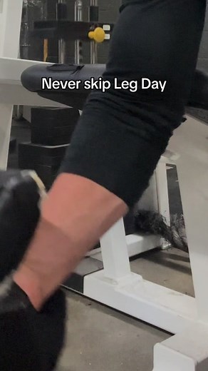Shock the muscle #gym #gymtok #gymhumor #foryou #fyp