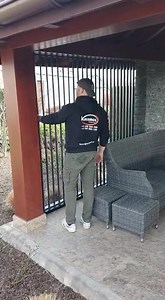 113K views · 200 reactions | Realizacja Krzysztofa w systemie ruchomych deseczek, tym razem w pionie. Listwy mają 200 cm długości i są w kolorze grafitowym RAL 7016. Podaję kontakt do naszego partnera w Małopolsce : Krzysztof Rzeszotko roletyrzeszotko@gmail.com tel : 880 365 900 www.facebook.com/Krisrol-1380241908718900 | Ruchome deseczki | Facebook