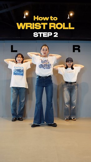 hirokoboogie ﾋﾛｺﾌﾞｷﾞ- on Instagram: "30sec Locking tutorial by @hirokoboogie Let’s try 『WRIST ROLL』🔥🤍 *It’s also known as 『 Twirl 』 保存して練習してみてね⤴︎ *Sometimes each dance move has different ways to call it by region and people If you know a different way to call it, let me know what you call it🗣️ #dance #streetdance #locking #lockdance #lockingdance #danceclass #dancelessons #dancetutorial #dancetutorials #ロックダンス"