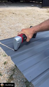 METABO NIV 18 LTX BL 1.6 CORDLESS NIBBLER With chip collection bag to protect against contact corrosion from ejected chips 👍Handy, powerful cordless nibblers for effortless cutting of flat and shaped sheets 👍Good cornering ability for notches and interior cut-outs of a radius of 40 mm or more 👍Fast, tool-free adjustment of cutting direction by up to 360°, in 45° steps https://www.metabo.com/com/en/tools/cordless-tools/cutting-grinding-metal-processing/cordless-nibblers/niv-18-ltx-bl-1-6-60161