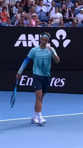 The devastating moment Lorenzo Musetti was forced to retire with injury 💔🥺 Come back stronger, Lorenzo 💪 | TNT Sports