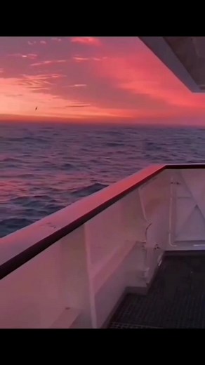 Stunning Sunset Scenes Over the Ocean