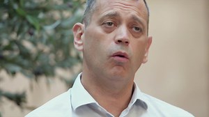 With a background in economics & mathematics, CEO Laurent Lemaire established #Elesco in #DIFC back in 2006. The company analyses & creates portfolio of risks that are different from the market, and aggregate capacity to be relevant in highly technical insurance line. Visit the following link for the full episode & don’t forget to subscribe to our YouTube channel: http://bit.ly/2MNW1Yl مع خبرته الطويلة في مجال الاقتصاد والرياضيات، أسس الرئيس التنفيذي لوران لومير شركة "إلسيكو" في #مركز_دبي_المالي