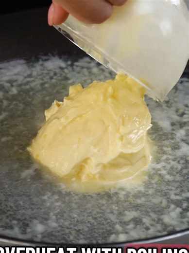 هذه الوصفة ستثير حسد أي طاهٍ! أنا آكلهم بدلا من الخبز المكونات الثوم: 10 جم (0.4 أونصة) الزبدة: 100 جرام (3.5 أونصة) الدقيق: 350 جرام (12 أونصة) ملح خشن: 5 جم (0.2 أونصة) الفلفل الأسود: 2 جرام (0.1 أونصة) بالإضافة إلى ذلك الملح: 2 جرام (0.1 أونصة) الباذنجان: 2 قطعة الزيت النباتي: 40 مل (1.4 أونصة سائلة) الزيت النباتي: 40 مل (1.4 أونصة سائلة) الخل: 20 مل (0.7 أونصة سائلة) ليمون: 1 قطعة الملح: 2 جرام (0.1 أونصة) الثوم : 2 فص البصل الأخضر: 20 جم #cooking #tiktokfood #food #easyrecipe #viral