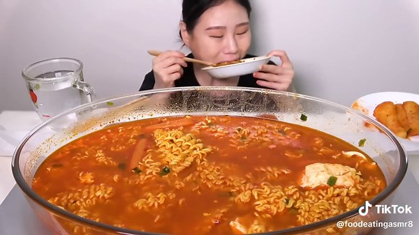 foodeatingasmr on TikTok