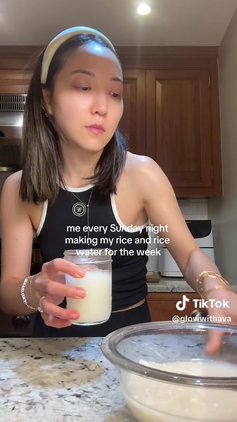 i have one sunday ritual and its this 🧖🏻‍♀️ #rice #ricewater #beautytipswithava #eveningroutine