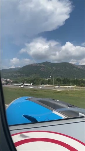 A321. Takeoff speed 260 km/h. Max speed 890 km/h. Service ceiling 12,1 km