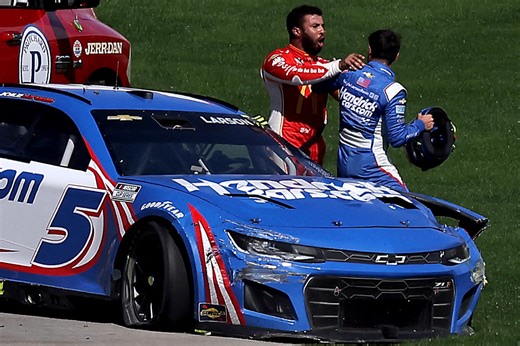 NASCAR: Bubba Wallace shoves Kyle Larson after crash at Las Vegas