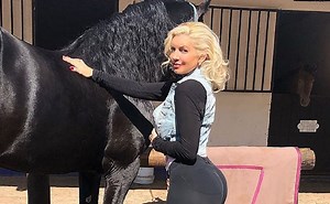 ¡Isabel Madow conquista usando solo un coqueto liguero!