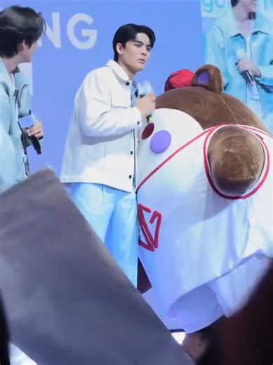 Guinzly's Sulking and Dancing Moments