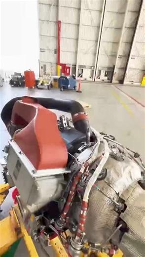 Come in and take a look at the APU!🥂🥂🥂 #AviationKnowledge #aircraft #engine #aircraftmaintenance #boeing #turbofan #rollsroyce #turbofanengine #stirlingkit | Dr. Engine