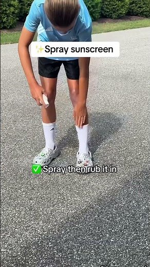 How to Apply Spray Sunscreen CORRECTLY 👀 Don't Make This Common Mistake! #sunscreen #spf #derm