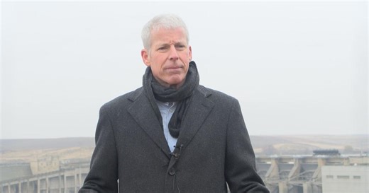 Energy Secretary tour Ice Harbor Dam in Burbank, emphasizes hydropower importance