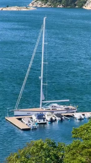 The Hallberg-Rassy 69, Sannäs, West Sweden The 69 is a world cruiser for a family crew. The sole is in one level throughout the yacht, no steps, no tripping. Walk-in engine room with headroom. Well sheltered cockpit. Full PushButtonSailing, a protected Hallberg-Rassy trade mark with sole rights. See one finished 69 in the water and one in build at the Open Yard/Öppet Varv in Ellös, West Sweden, from 22 to 24 August 2025, West Sweden’s large boat show, with 126 exhibited sail and power boats. See