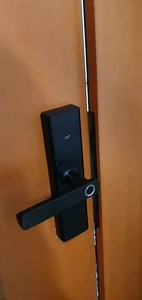 ☆Advanced 6-Way Unlock Smart Biometric Door Lock☆ Brand: Tuya ✅ Unlock with Fingerprint / APP / Wifi / Passcode / Mechanical key /OTP ✅ Register up to 100 fingerprints ✅ Recognition speed at 0.1 sec ✅ Simple installation and set-up via App ✅ Can set 1 time passcode ✅ Can set lock to stay open for specify date and period ✅ Can set multiple admin ✅ Powered by 4 AAA batteries (included) ✅ Zinc Alloy Body (Color: Rose gold) ✅ Size: 165cm x 25cm x 65cm ✅ Suitable for door thickness from 30mm to 70mm 