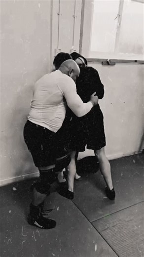 Whether you’re looking to get fitter, feel safer, or challenge yourself in new ways, Krav Maga gives you the tools to walk through the world with confidence, clarity, and strength. You don’t need experience. You don’t need to be in peak shape. You just need the courage to start—everything else grows from there. Come and join training with Empower You Krav Maga on Thursday 19:00. First session for free!! #KravMaga #KravMagaTraining #KravMagaLife #KravMagaCommunity #KravMagaKids #KravMagaTeens #Te