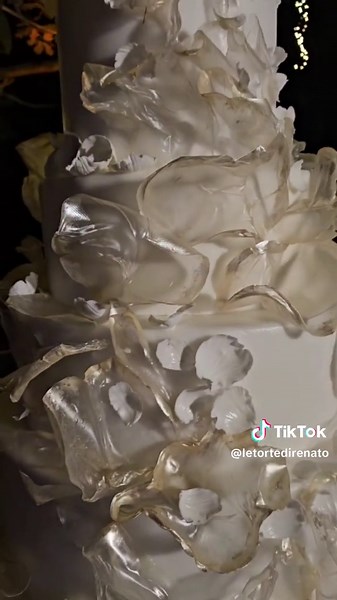 Creazione di decorazioni con carta di riso per torte