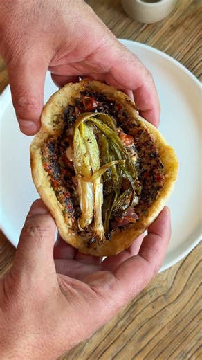Shimi Aaron on Instagram: "Quick & Easy Lachmacun & Mashwiya. Makes 10 portions. Save the recipe & follow @chef_shimi_aaron for more ☺️ 5 pita bread For the meat mixture: 550g minced beef (20% fat or more) 1 L onion, grated 1 bunch parsley, washed & chopped 1/2 tomato, grated 1 red bell pepper, finely chopped 3 garlic cloves, minced 1 tbsp tomato paste 4 tbsp extra virgin olive oil Salt & pepper to taste For the Mashwia: 1 L jalapeno 4 tomatoes on the vine 1 red onion, peeled & sliced two wedges