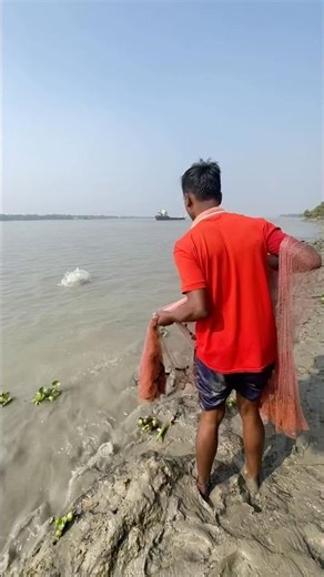 Big fish cast net River fishing time