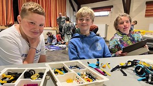 Des ateliers pour initier à la robotique les élèves et leurs professeurs - RTBF Actus