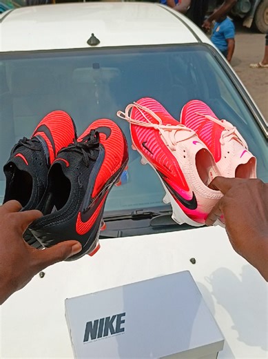 🔥 NIKE PHANTOM GX 6 – LE CADEAU PARFAIT POUR LA SAINT-VALENTIN ❤️⚽️ Offre-lui une paire qui fait la différence sur le terrain 💥 ✔️ Contrôle exceptionnel ✔️ Précision maximale ✔️ Confort et stabilité pro ✔️ Parfait pour joueurs techniques et attaquants 👟 Pointures : 40 à 45 💰 22.000 FCFA la paire 🎁 35.000 FCFA le kit complet 📞 Contact : 0799453765 📦 Stock limité – réserve vite avant rupture #NikePhantomGX #PhantomGX6 #CramponsNike #CadeauSaintValentin #SaintValentin2026