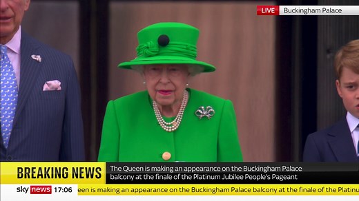 2.9M views · 147K reactions | BREAKING: The Queen has made an appearance on the balcony of Buckingham Palace for the finale of the Platinum Jubilee People's Pageant. https://trib.al/XXqR7oC  Sky 501, Virgin 602, Freeview 233 and YouTube | Sky News | Facebook