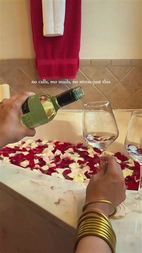 Book direct & elevate your stay 👇 🌐 www.redchambersuites.com 🍷 Free wine with 2 nights ✈️ More nights = bigger savings Let’s connect 👇 IG: @_redchamber TikTok: redchambersuites FB: @redchambersuite Tag the person you’d disappear here with 🖤 #redchmaber #suites #airbnb #trips #couples